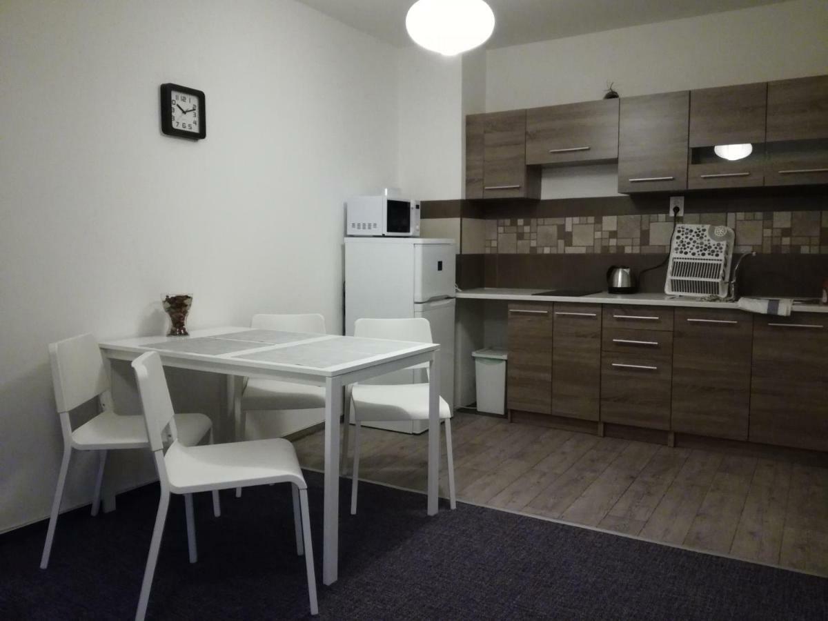Apartman Prefa Benesov nad Ploucnici Eksteriør billede